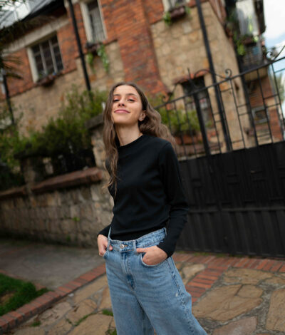 Buzo Cuello tortuga Negro