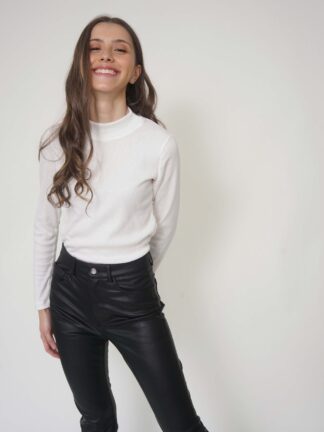 Buzo Cuello tortuga Marfil