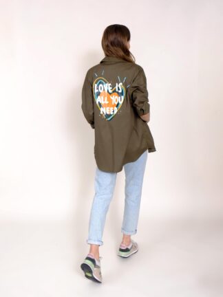 Sobrecamisa Love is all you need