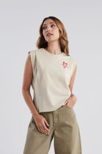 Camiseta Late mi corazón - Arena